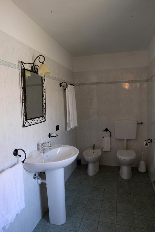 Villa Chiara Hotel Canelli Phòng bức ảnh