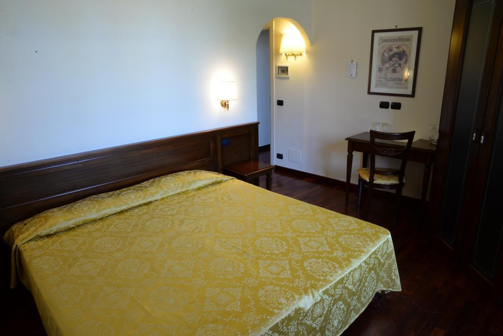 Villa Chiara Hotel Canelli Phòng bức ảnh