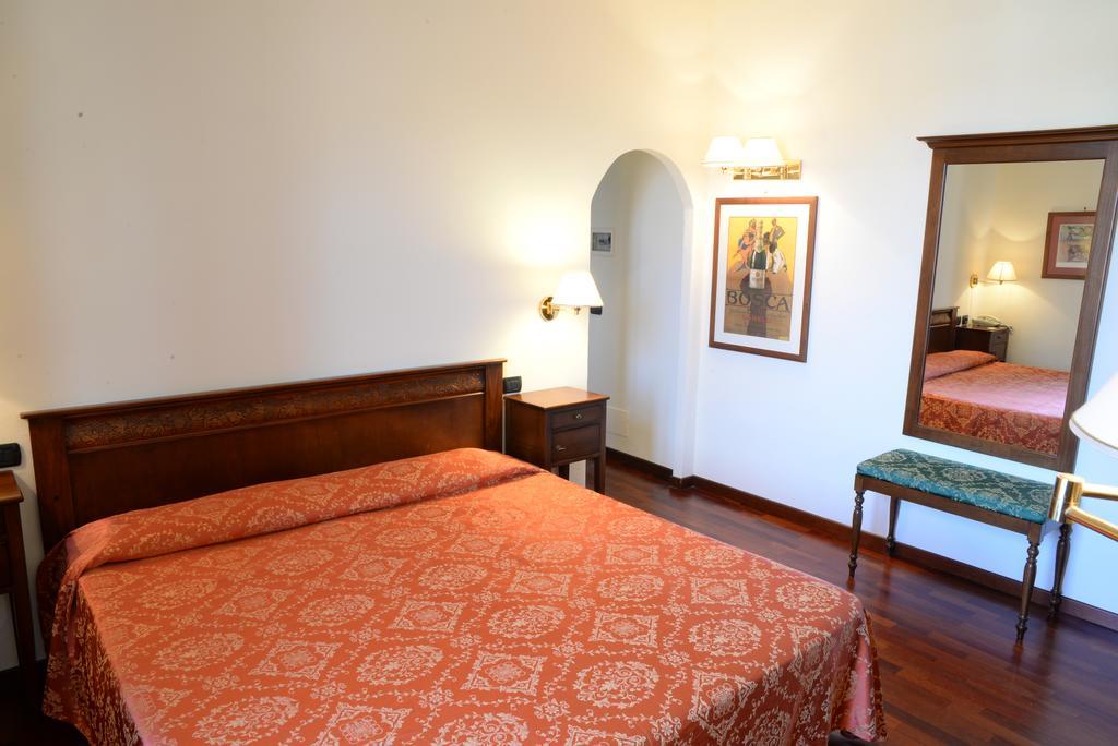 Villa Chiara Hotel Canelli Phòng bức ảnh